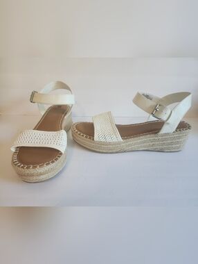 White Mountain Posie Woven White Espadrille Low Platform Sandals S 11M NWOB